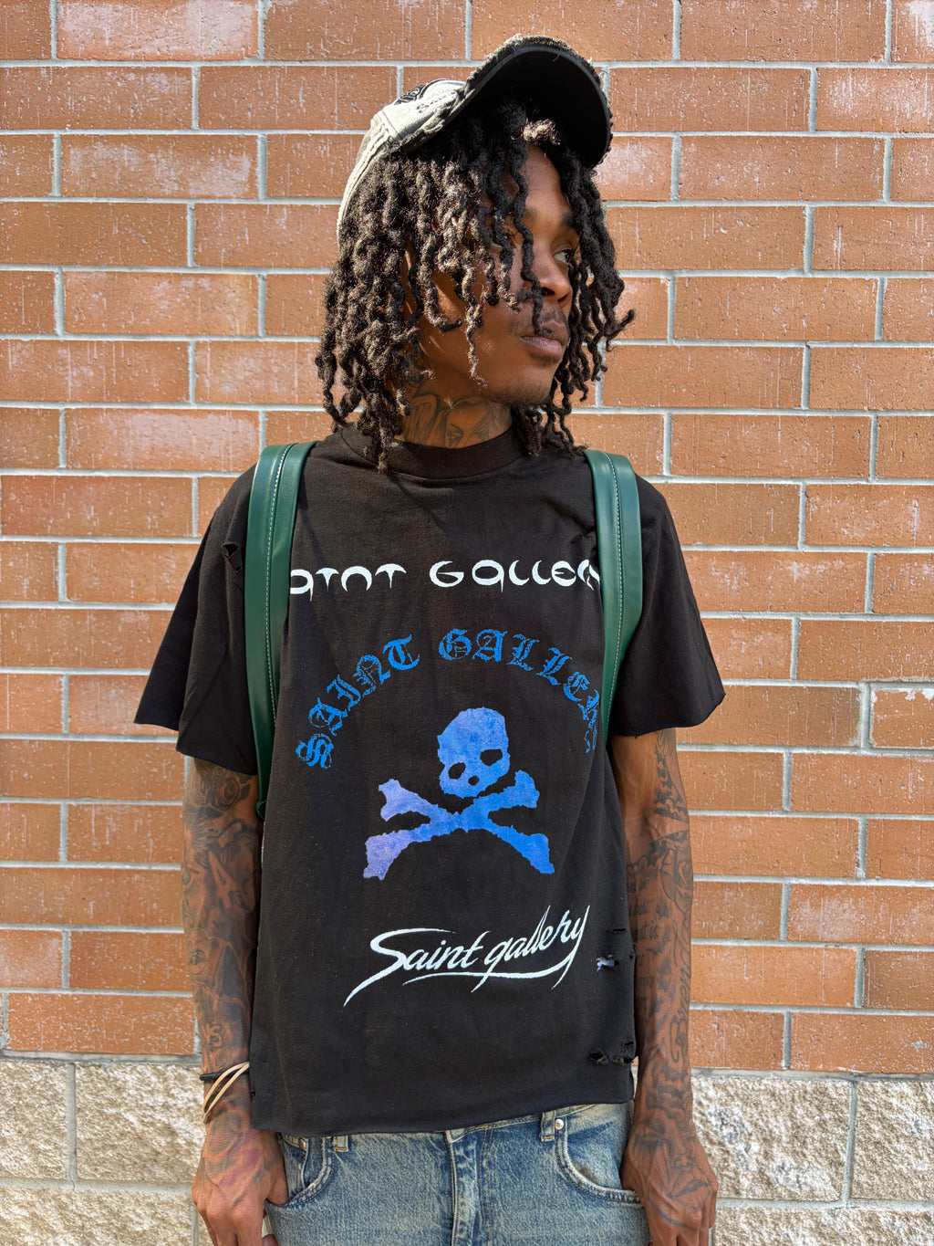 SAINT GALLERY DISTRESSED SKULL TEE