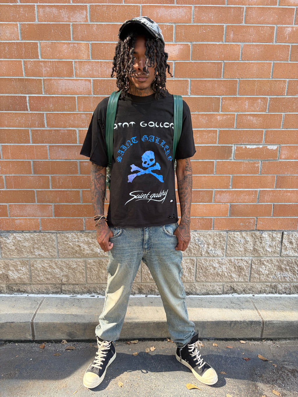 SAINT GALLERY DISTRESSED SKULL TEE