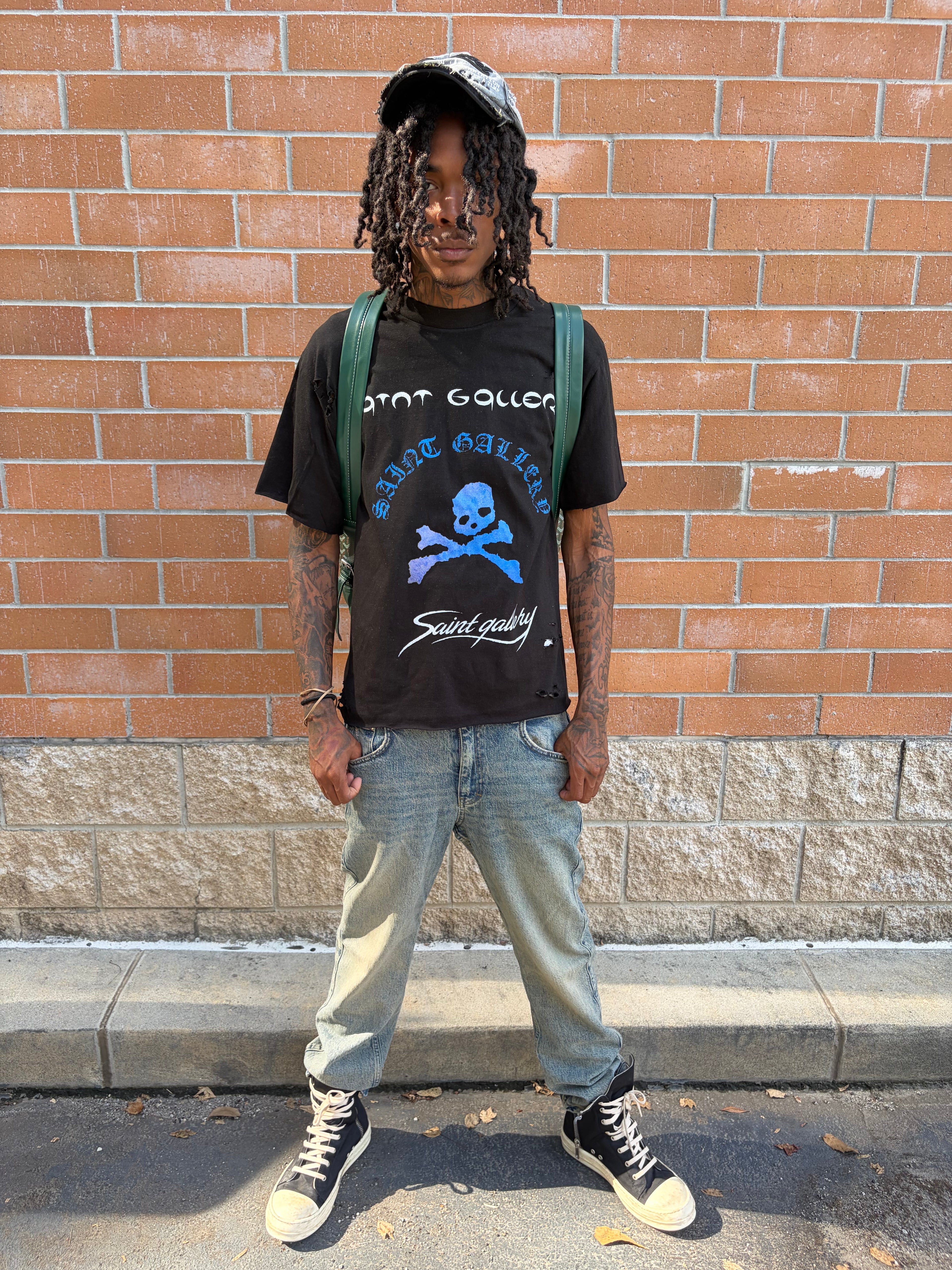 SAINT GALLERY DISTRESSED SKULL TEE