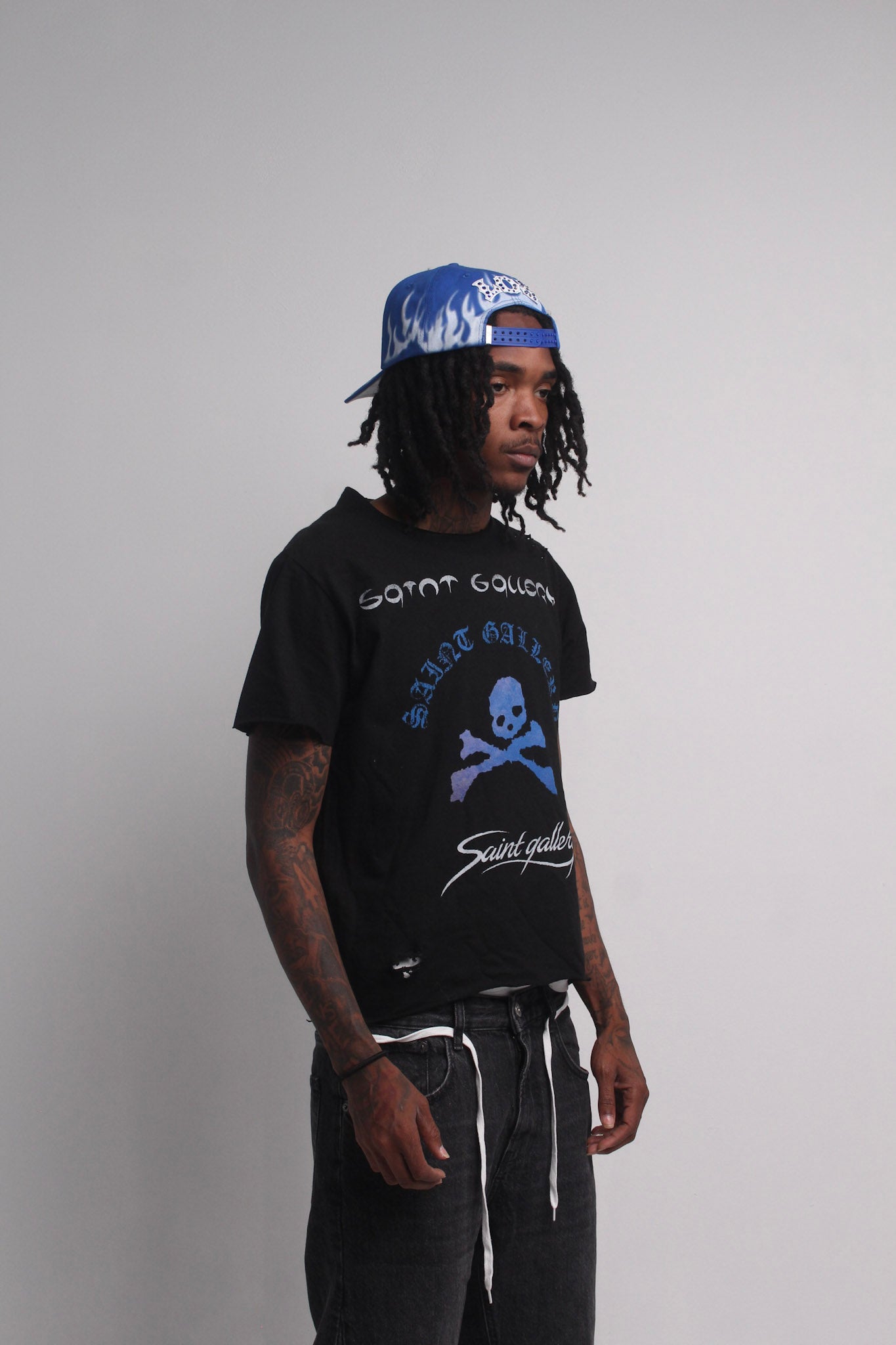 SAINT GALLERY DISTRESSED SKULL TEE
