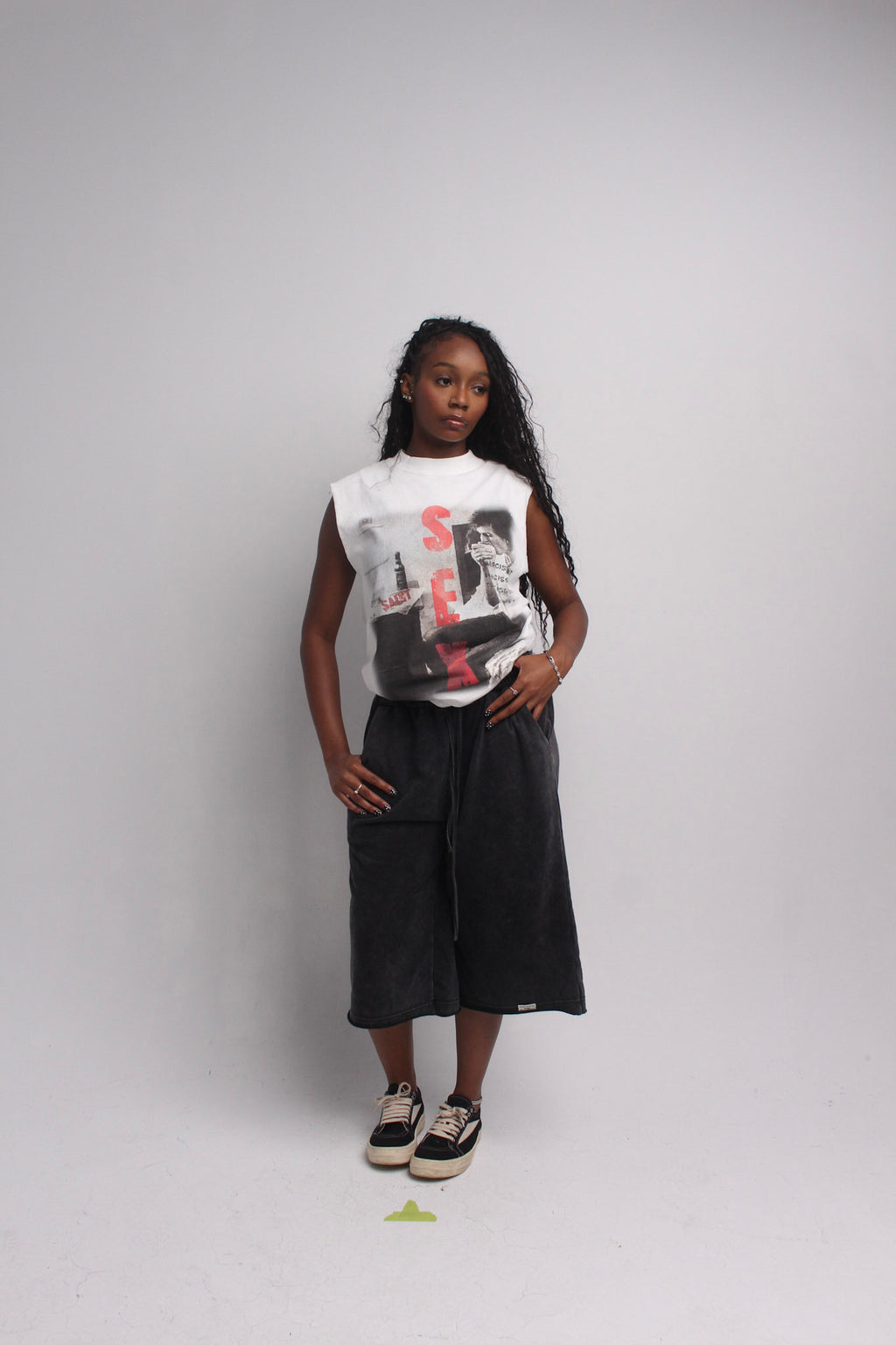 SLEEVELESS TEES