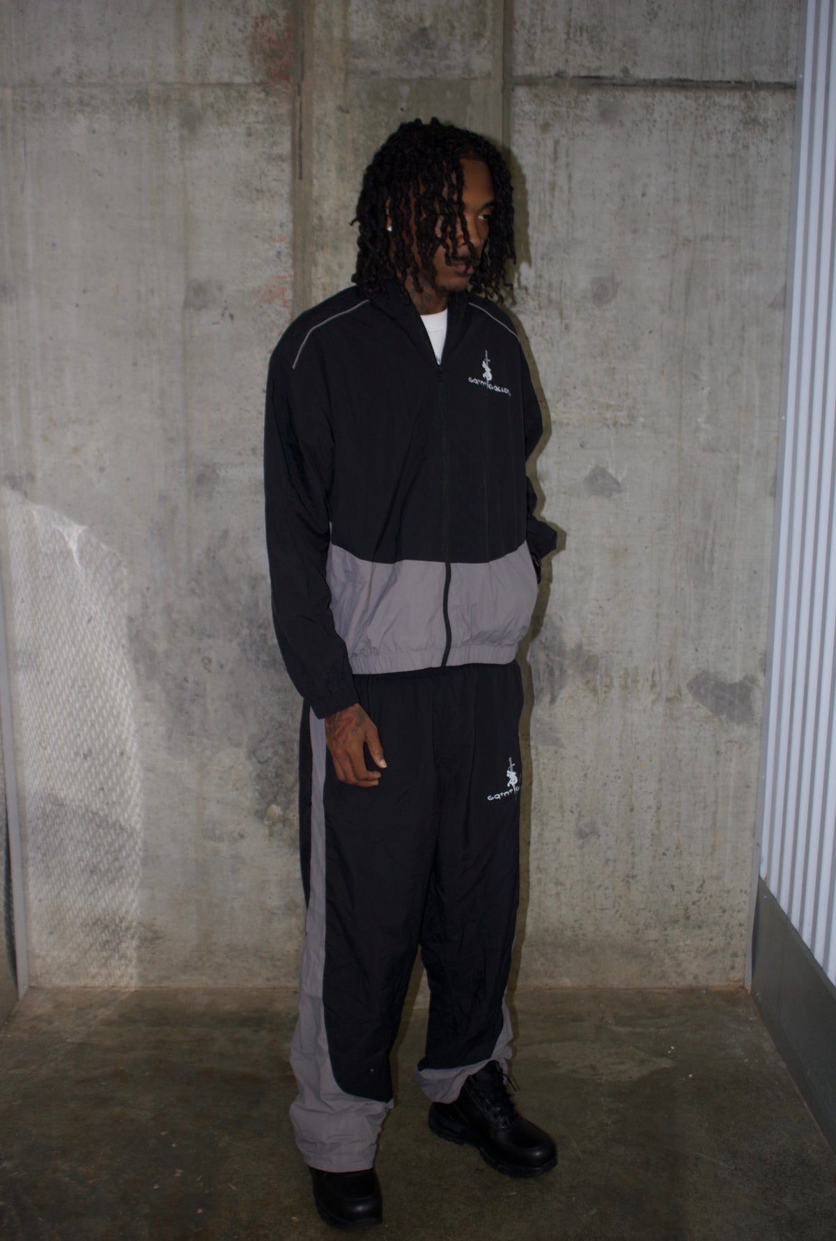 BLACK ESSENTIAL WINDBREAKER SET