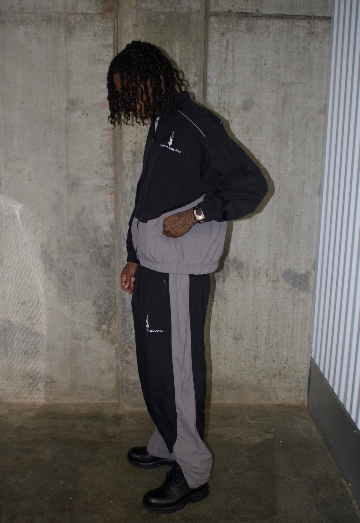 BLACK ESSENTIAL WINDBREAKER SET